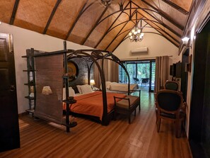 Luxury Cottage, 1 King Bed, Non Smoking, Garden View | Desk, rollaway beds, bed sheets - Syna Tiger Resort - Bandhavgarh (Manpur)