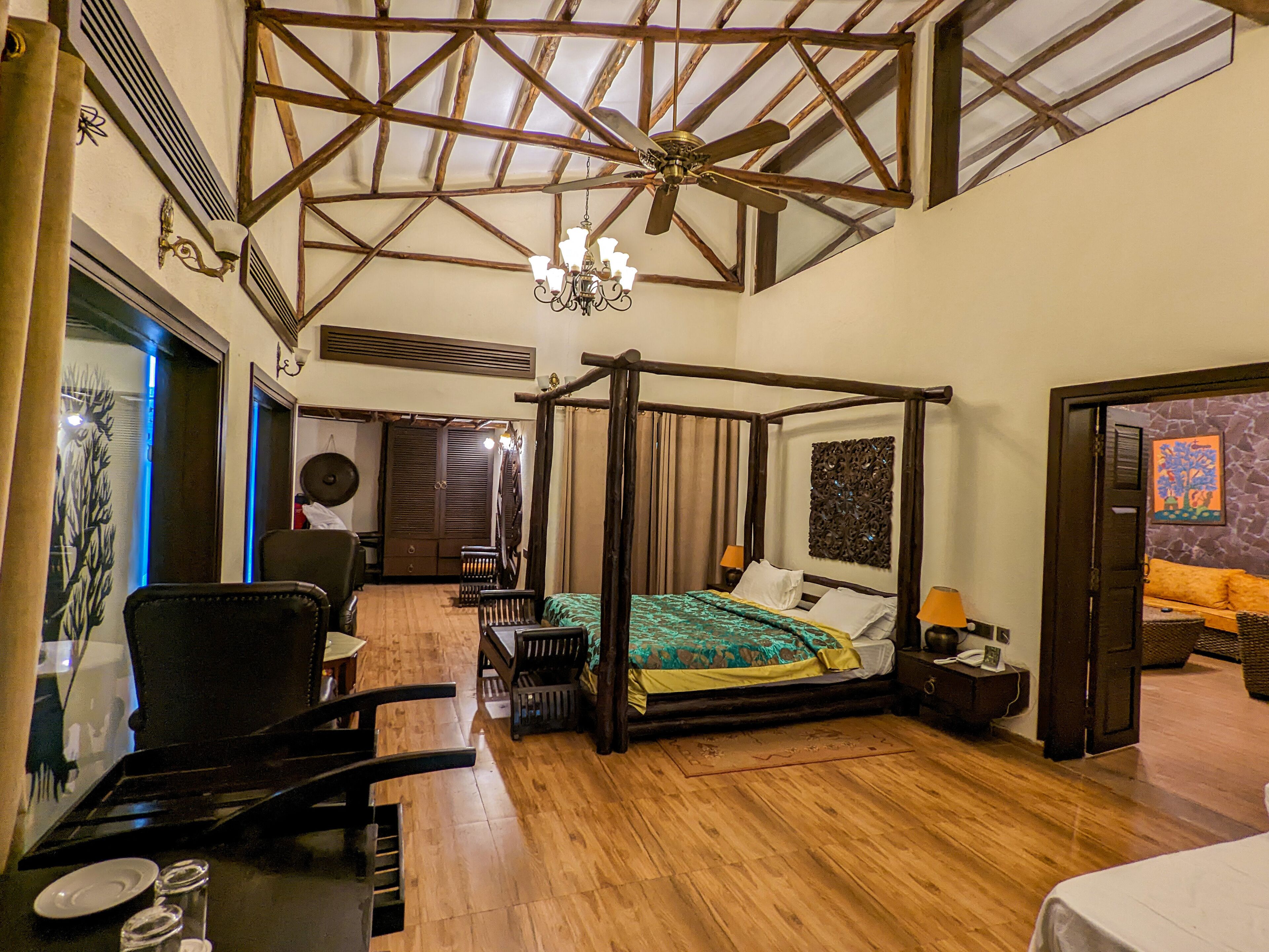 Luxury Suite, 1 King Bed, Non Smoking, Garden View
