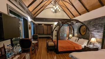 Luxury Cottage, 1 King Bed, Non Smoking, Garden View | Desk, rollaway beds, bed sheets