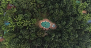 2 kolam renang outdoor