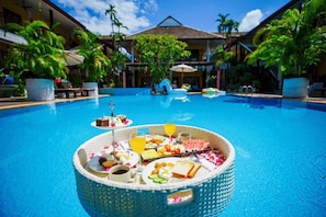 Breakfast, lunch and dinner served - Vdara Pool Resort and Spa (Chiang Mai)