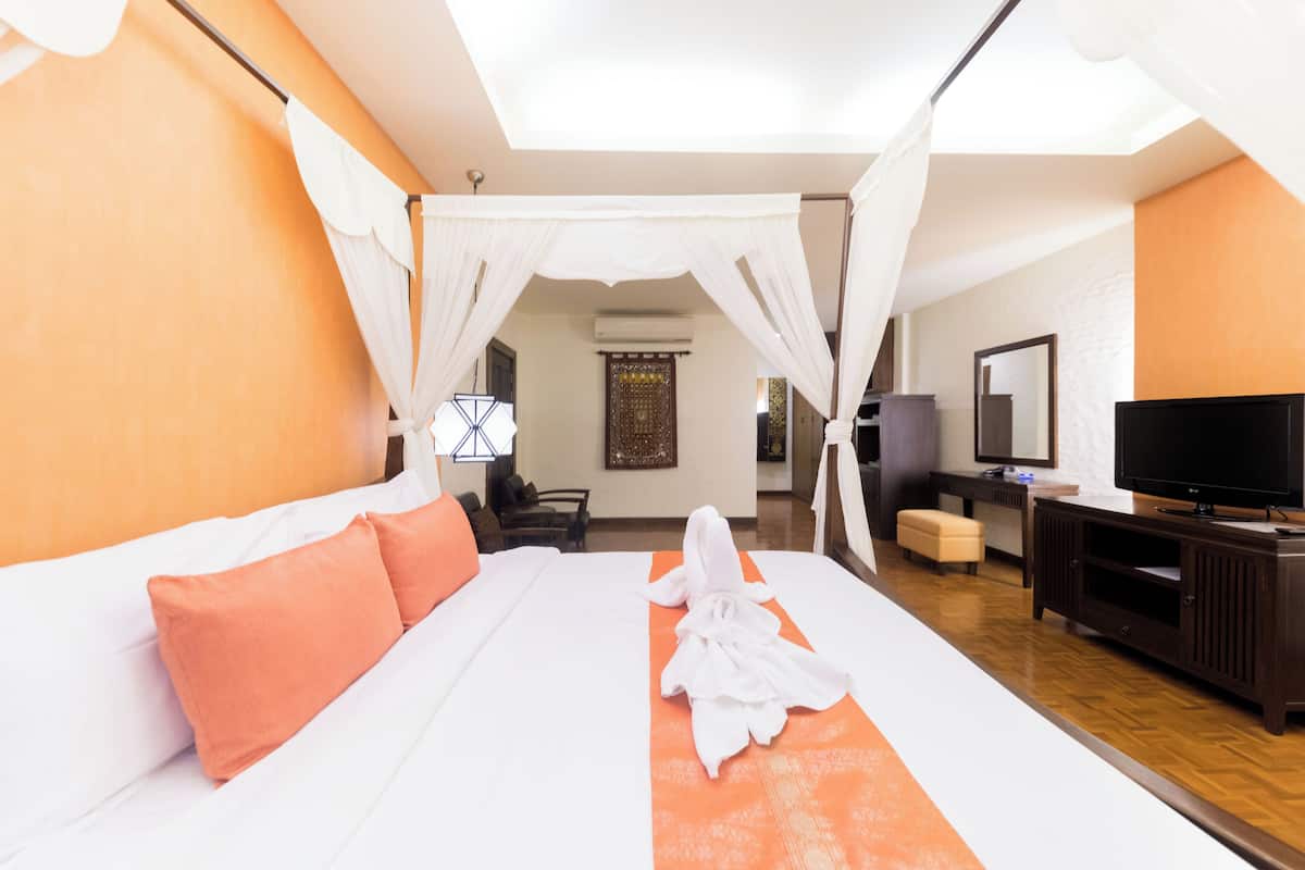 Deluxe Double Room | 1 bedroom, premium bedding, Tempur-Pedic beds, in-room safe
