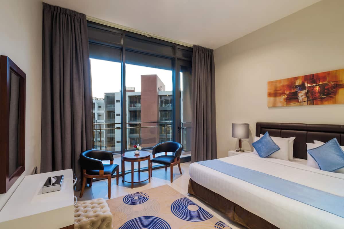 3 bedrooms, in-room safe, blackout curtains, soundproofing
