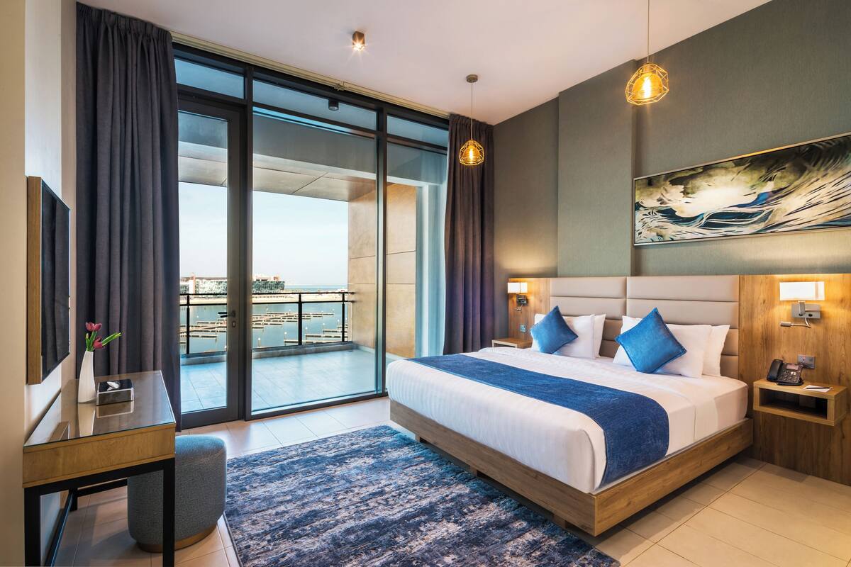 3 bedrooms, in-room safe, blackout curtains, soundproofing