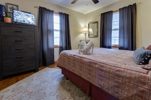2 bedrooms, desk, iron/ironing board, travel cot