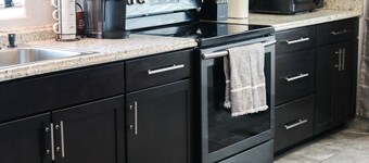 Entire Home- 2 King Beds, Close to Zion, 