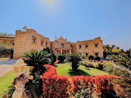 Fachada de la propiedad