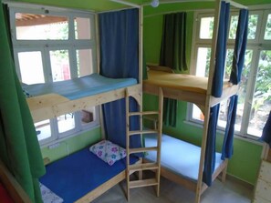 Gemeinsamer Schlafsaal (6 people) | Schreibtisch, Verdunkelungsvorhänge, schallisolierte Zimmer