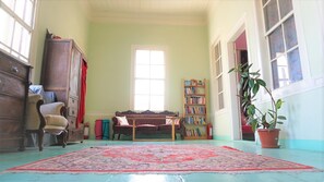 Living area - Lotus Garden Hostel (Izmir)