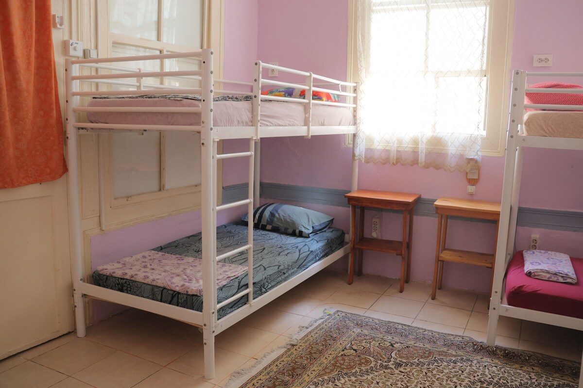 Shared Dormitory (8 people) | Desk, blackout drapes, soundproofing, WiFi (free)