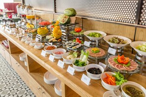 Daily full breakfast (VND 230000 per person) - GRAND CITIVIEW DA NANG HOTEL (Da Nang)