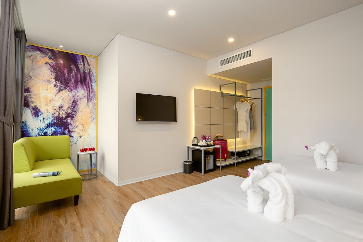 1 bedroom, Egyptian cotton sheets, premium bedding, memory foam beds