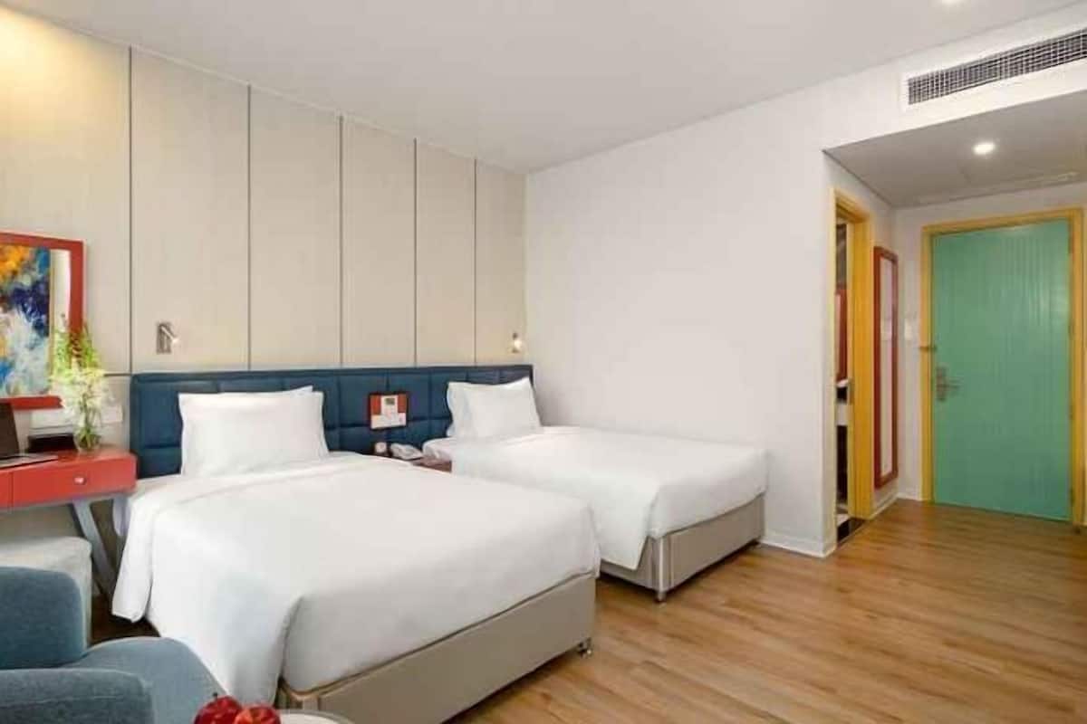 1 bedroom, Egyptian cotton sheets, premium bedding, memory foam beds