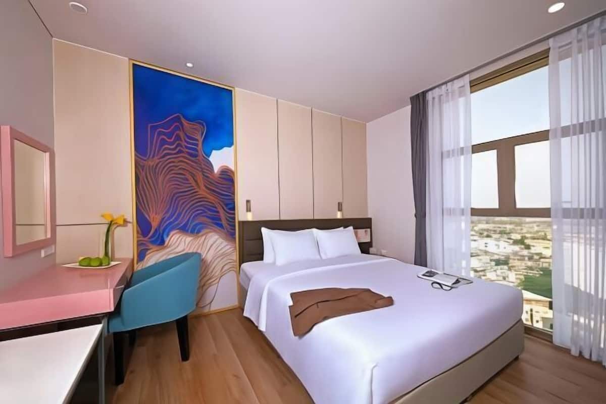 1 bedroom, Egyptian cotton sheets, premium bedding, memory foam beds