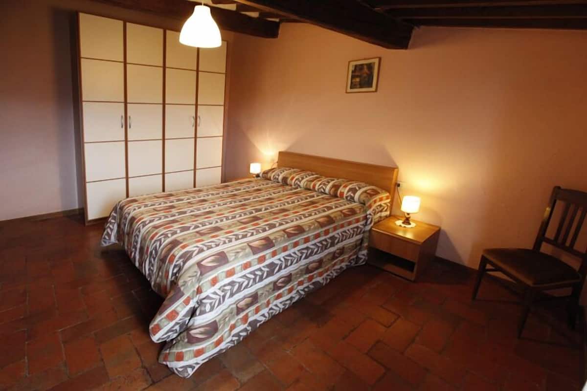Doppia Standard, 1 letto queen, non fumatori (Alba) | 1 bedroom, hypo-allergenic bedding, down comforters, memory foam beds