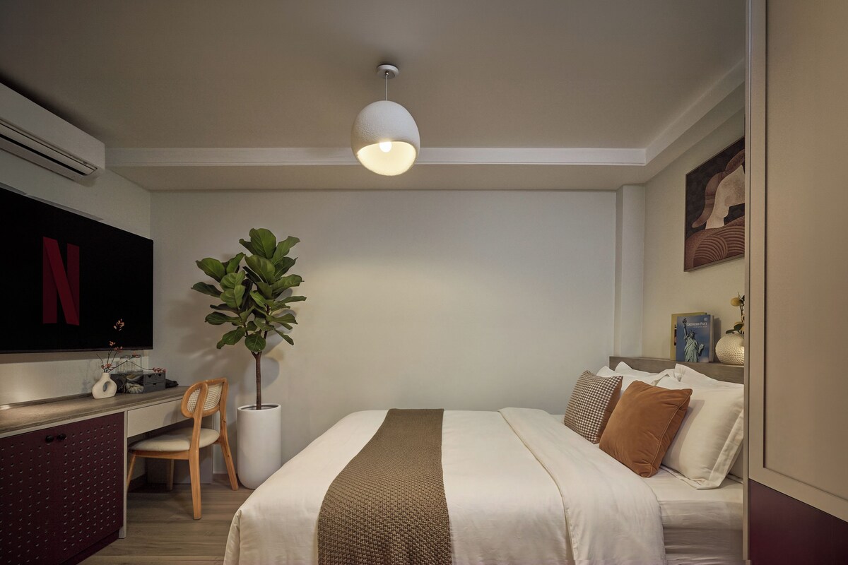 Economy Double Room, 1 Queen Bed | Premium bedding, down duvets, minibar, desk