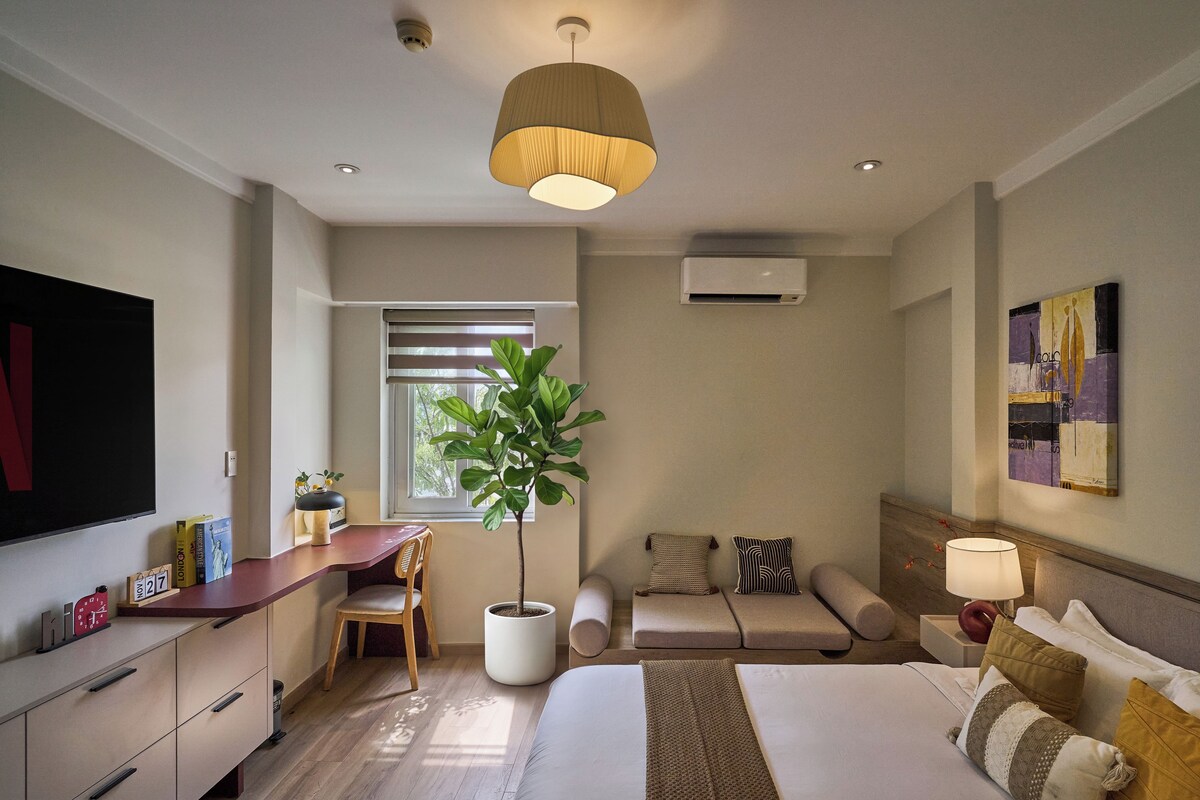 Luxury Double Room, City View | Premium bedding, down duvets, minibar, desk