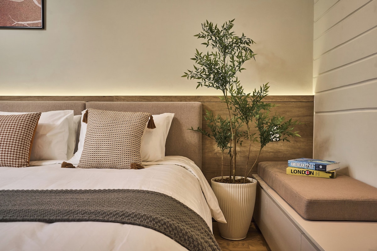 Superior Double Room, City View | Premium bedding, down duvets, minibar, desk