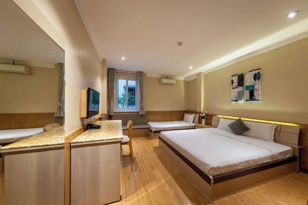 Minibar, escritorio y wifi gratis 