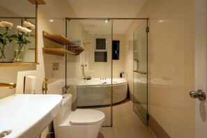 Kamer (Super VIP) | Badkamer | Gratis toiletartikelen, een haardroger, pantoffels