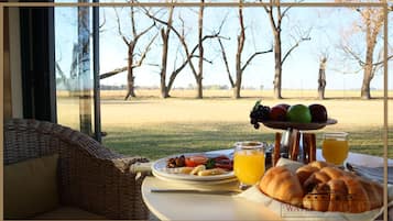 Daily full breakfast (ZAR 100 per person)