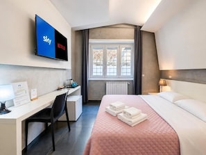 Superior Double Room | 1 bedroom, desk, blackout drapes, iron/ironing board (on request) - Le Vie del Vaticano (Rome)