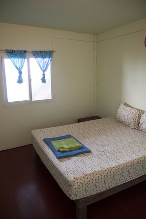 Basic Room, 1 King Bed