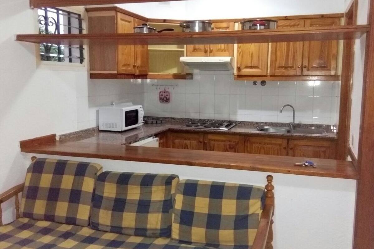 Fridge, stovetop, electric kettle, cookware/dishes/utensils