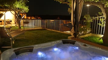 Bồn tắm spa ngoài trời