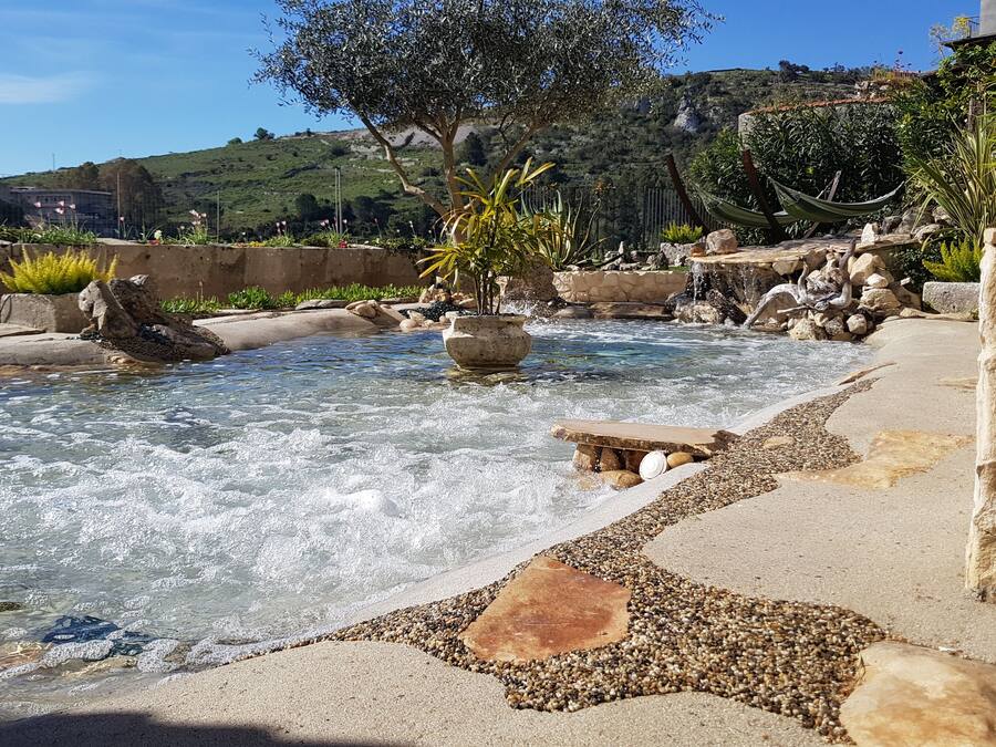 Außenpool, Liegestühle