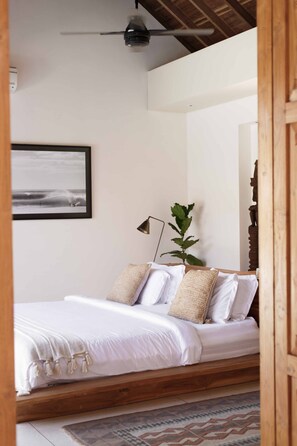 Vila superluxo, 3 quartos, vista para a piscina | Cofres nos quartos, individualmente mobiliados, escrivaninha