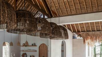Design Villa, 4 Bedrooms, Pool View | In-room dining
