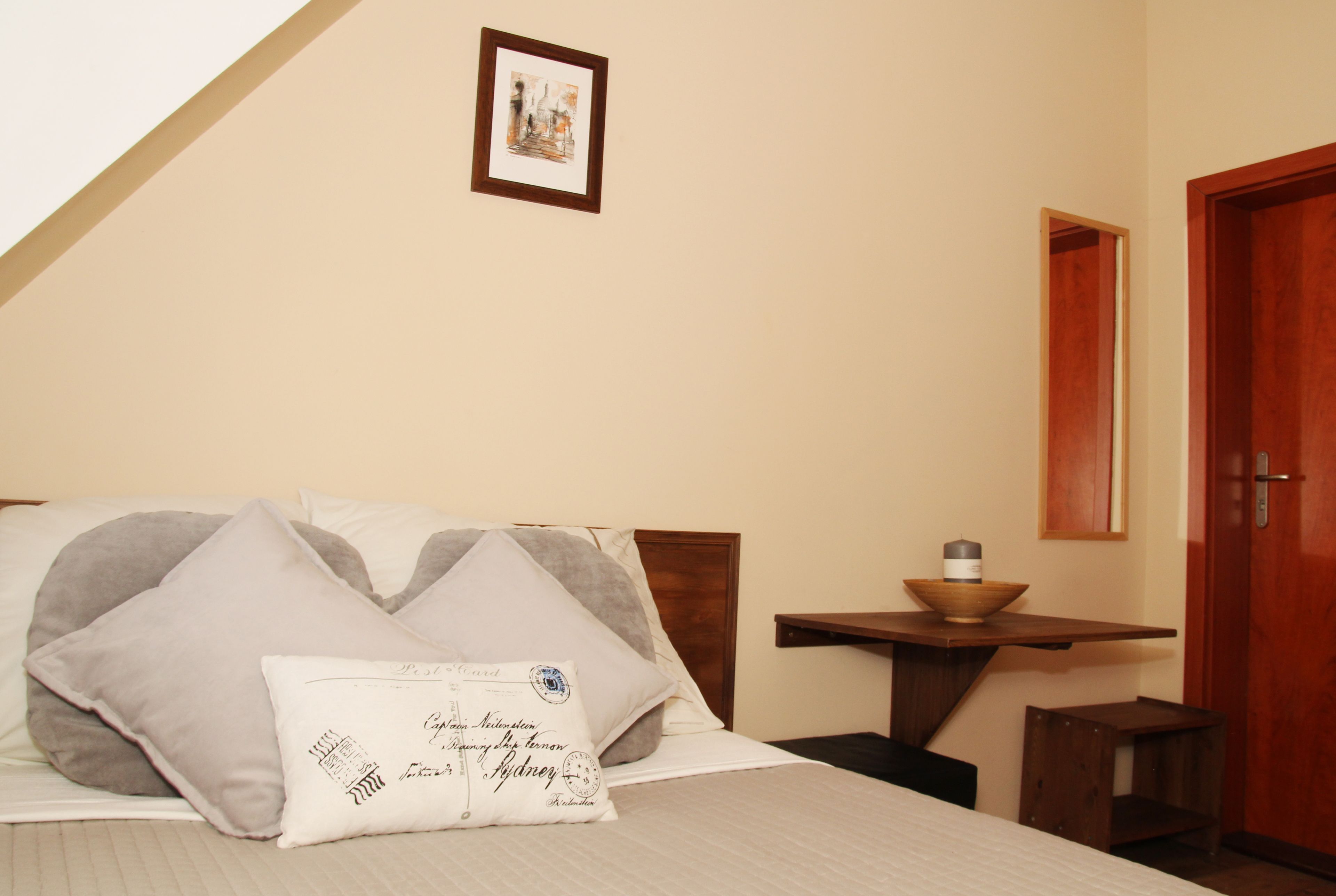 Tweepersoonskamer (7) | Een strijkplank/strijkijzer, gratis wifi, beddengoed