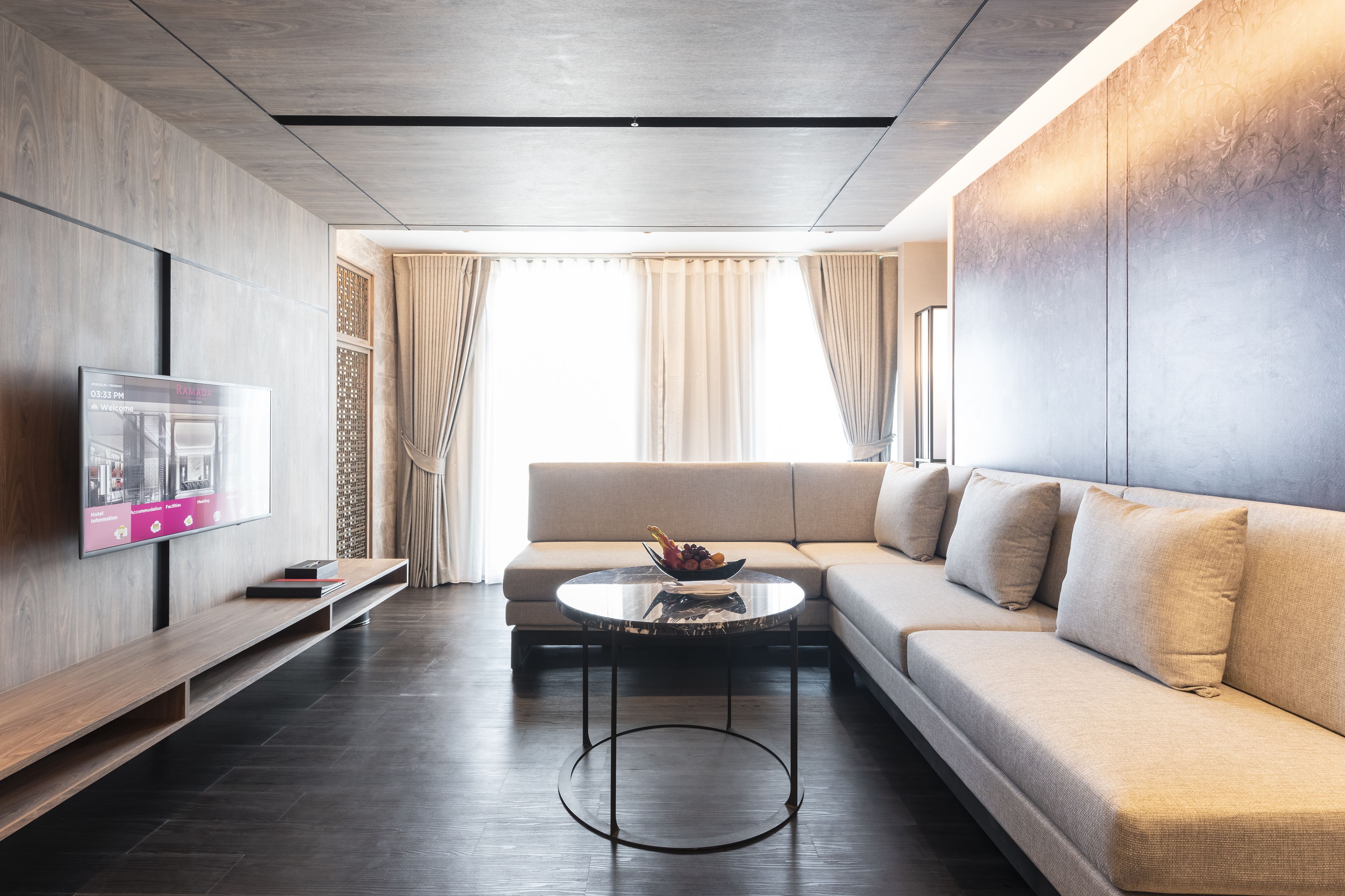 スイート 2 ベッドルーム 禁煙 | リビングルーム | 42 インチの薄型テレビ (ケーブル放送視聴可)、テレビ