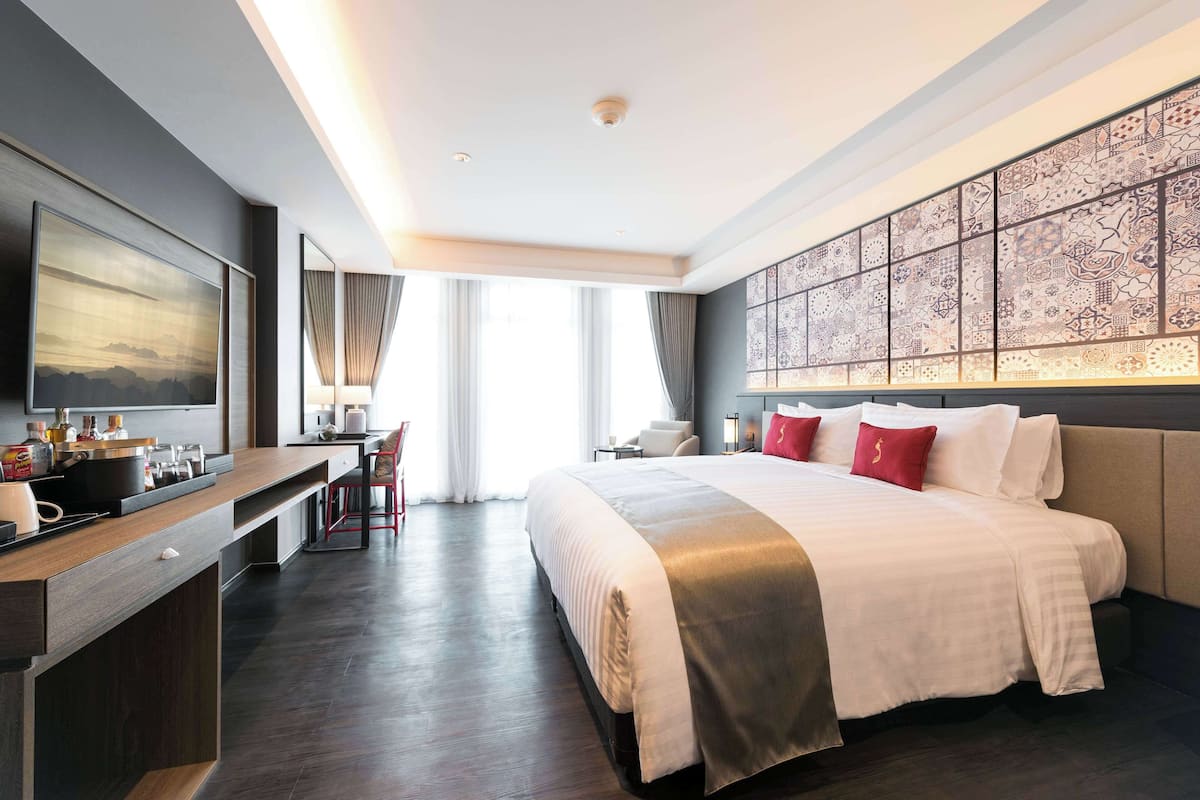 In-room safe, desk, blackout drapes, soundproofing