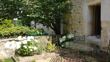 House (Pigeonnier) | Terrace/patio