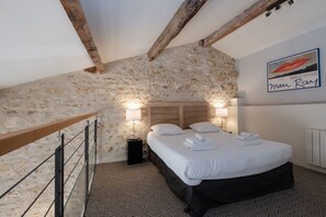 House (Soleil) | Down comforters, individually decorated, individually furnished, desk - Montboulard (Soyaux)