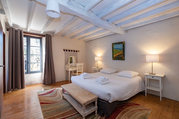 Down duvets, individually decorated, individually furnished, desk