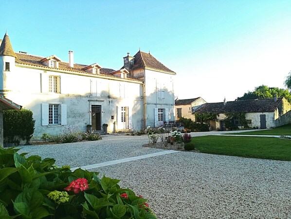 Front of property - Montboulard (Soyaux)