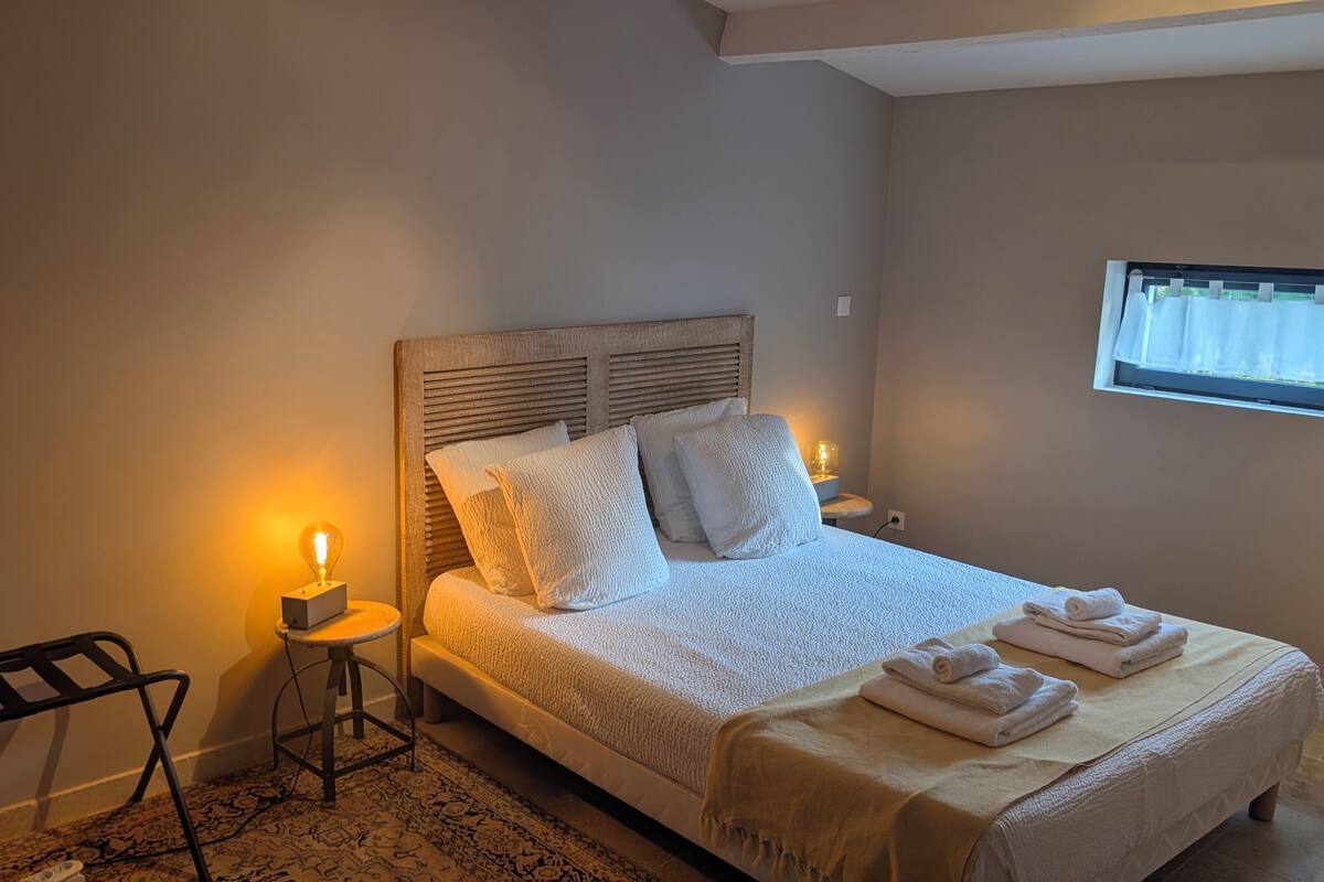 Double Room | Down comforters, laptop workspace, iron/ironing board (on request)