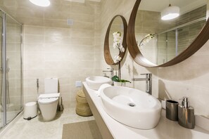 Apartment, 2 Bedrooms (2) | Bathroom - LxWay Poiais de São Bento (Lisbon)
