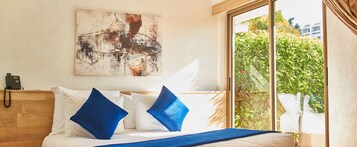 Ropa de cama de alta calidad y minibar 