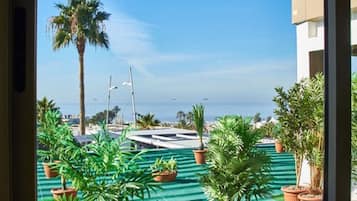 Double Room, Non Smoking, Sea View | Premium bedding, minibar, in-room safe, desk