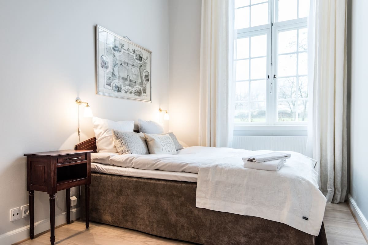 standard double room | premium bedding, individually decorated, individually furnished, desk