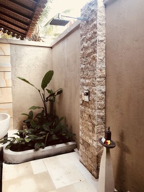Exclusive Villa, 1 Bedroom, Garden View | Bathroom | Separate tub and shower, deep soaking tub, rainfall showerhead - Villa Neyang (Ubud)