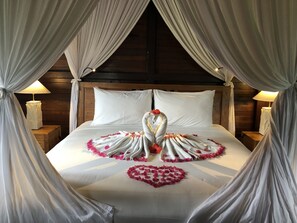 Exclusive Villa, 1 Bedroom, Garden View | Minibar, in-room safe, individually decorated, individually furnished - Villa Neyang (Ubud)