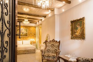 Minibar, individually decorated, individually furnished, soundproofing - Hamam Suites II (Chania)