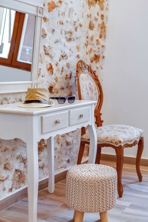 Standard Double Room | Living area - Hamam Suites II (Chania)