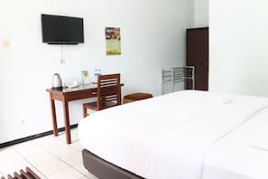 Chambre de base double ou avec lits jumeaux | Bureau, accès au Wi-Fi (inclus)