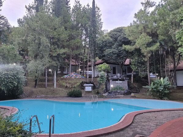 Outdoor pool - Roemah YWI (Batu)